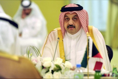 العطية لم يستطع الهروب من حقيقة تواضع عدد الجيش القطري