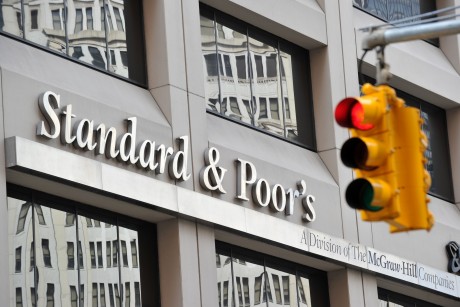 ستاندرد آند بورز  تكشف انهيار القطاع المصرفي القطري
