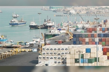 تدشين خط للملاحة بين ميناء بوشهر وقطر