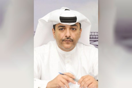 وزير التنمية الإدارية والعمل والشؤون الاجتماعية يوسف بن محمد العثمان فخرو
