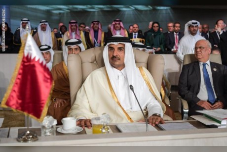 قمة تونس تكشف التوحد السياسي القطري ومخالفة الإجماع العربي
