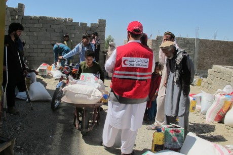 الحمدين يستغل أعمال الإغاثة في أفغانستان لتقوية شوكة طالبان