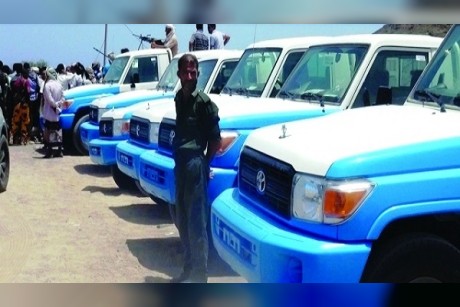بعد ضبط أسلحة قطرية .. شرطة عدن تكشف دعم الحمدين لميليشيات الحوثي في اليمن