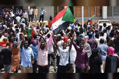 قطر تمول شباب الإخوان لإعادة نفوذها في السودان