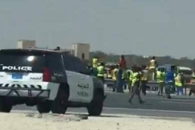 مئات العمال يضربون عن العمل في قطر