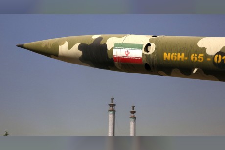 كاتب عراقي: هناك دافع إيراني إخواني تنفذه قطر لإطالة الحرب في اليمن
